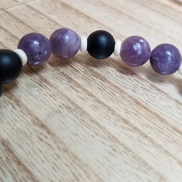 Lepidolite & Black Onyx Stretch Bracelet - Picture 6 of 7